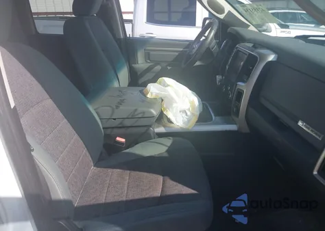 2016 Ram 1500 Big Horn z USA, uszkodzony, nr VIN 1C6RR6GG3GS223660